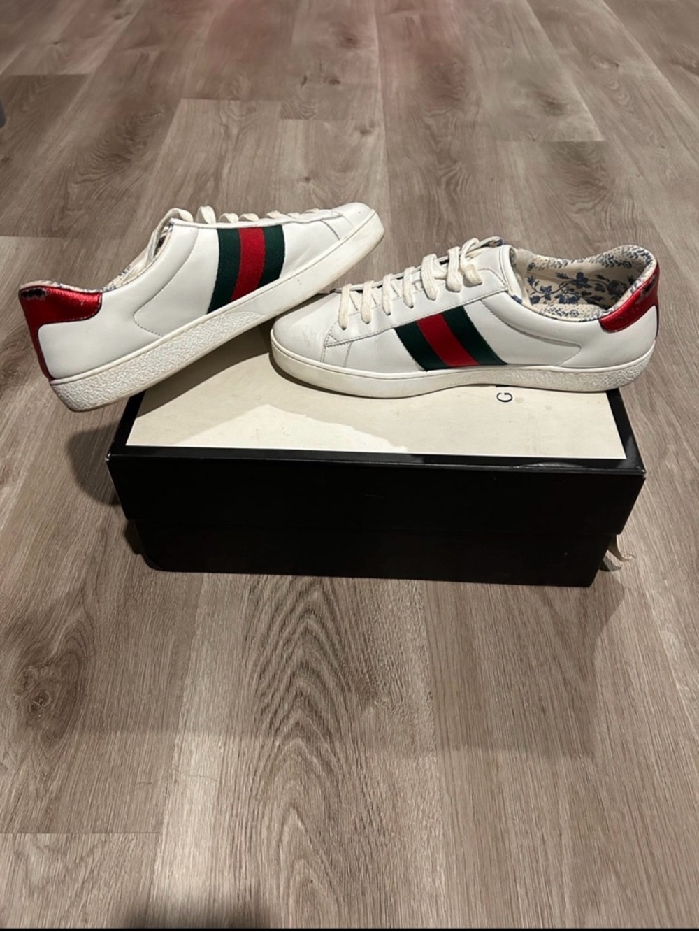 Gucci White Leather Sneakers with Red & Green Stripe and Gold Logo - Picture 4 of 11